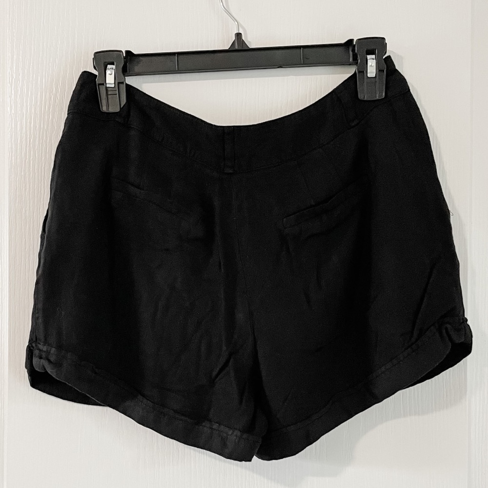 Forever 21 Pleated Dress Shorts with Pockets M/L - Picture 3 of 4